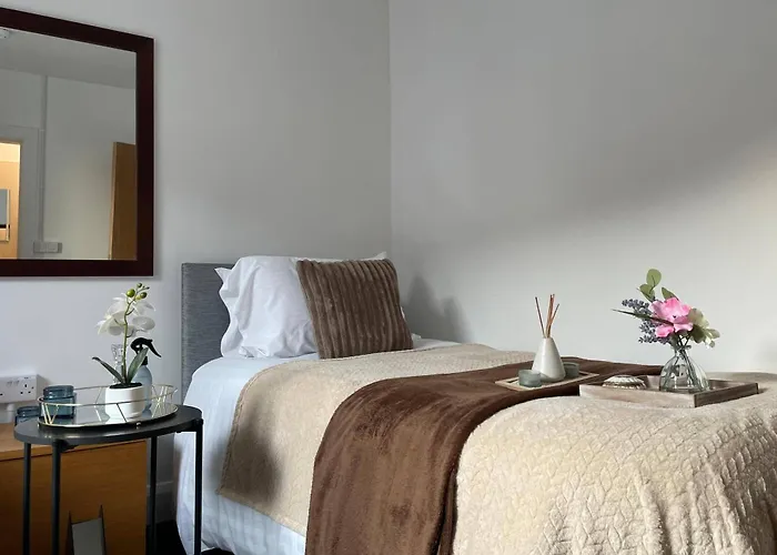 10 Bed Flat - Sleeps 20 - Pets - Parking - Wifi Edenderry