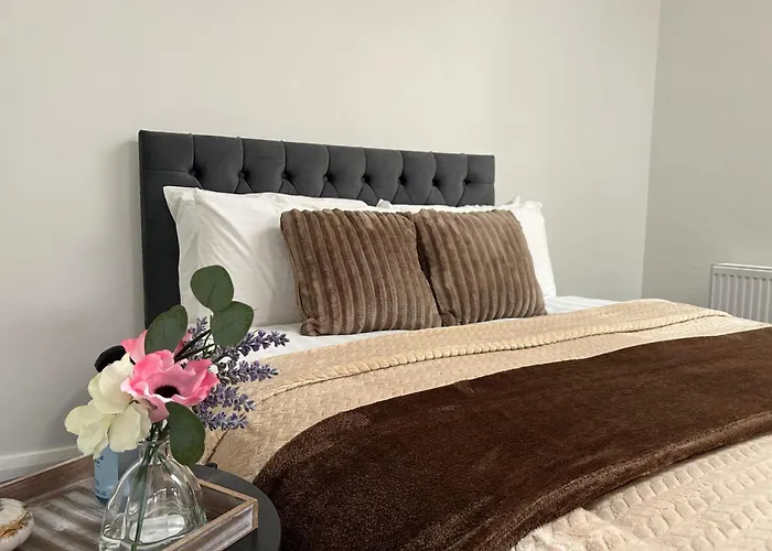 10 Bed Flat - Sleeps 20 - Pets - Parking - Wifi Apartament Edenderry