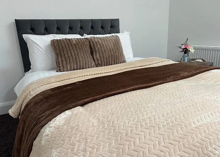 Apartament 10 Bed Flat - Sleeps 20 - Pets - Parking - Wifi Edenderry